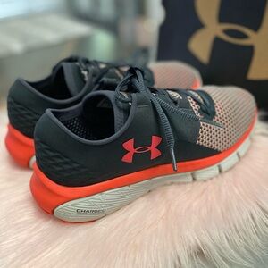 Under Armour SpeedForm Fortis 2 Gray Coral Women’s size 8 Sneakers Shoes